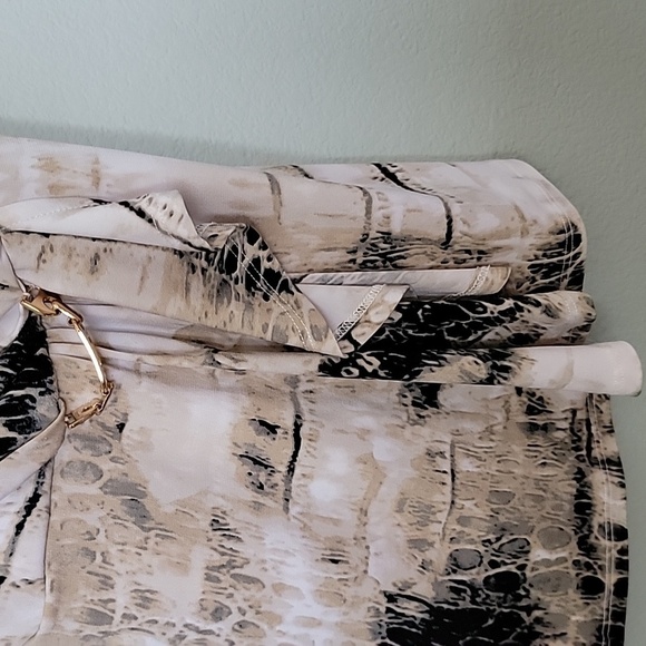 Carmen Marc Valvo Mobwife Colorful Animal Print Surplice Top Medium - Picture 6 of 7